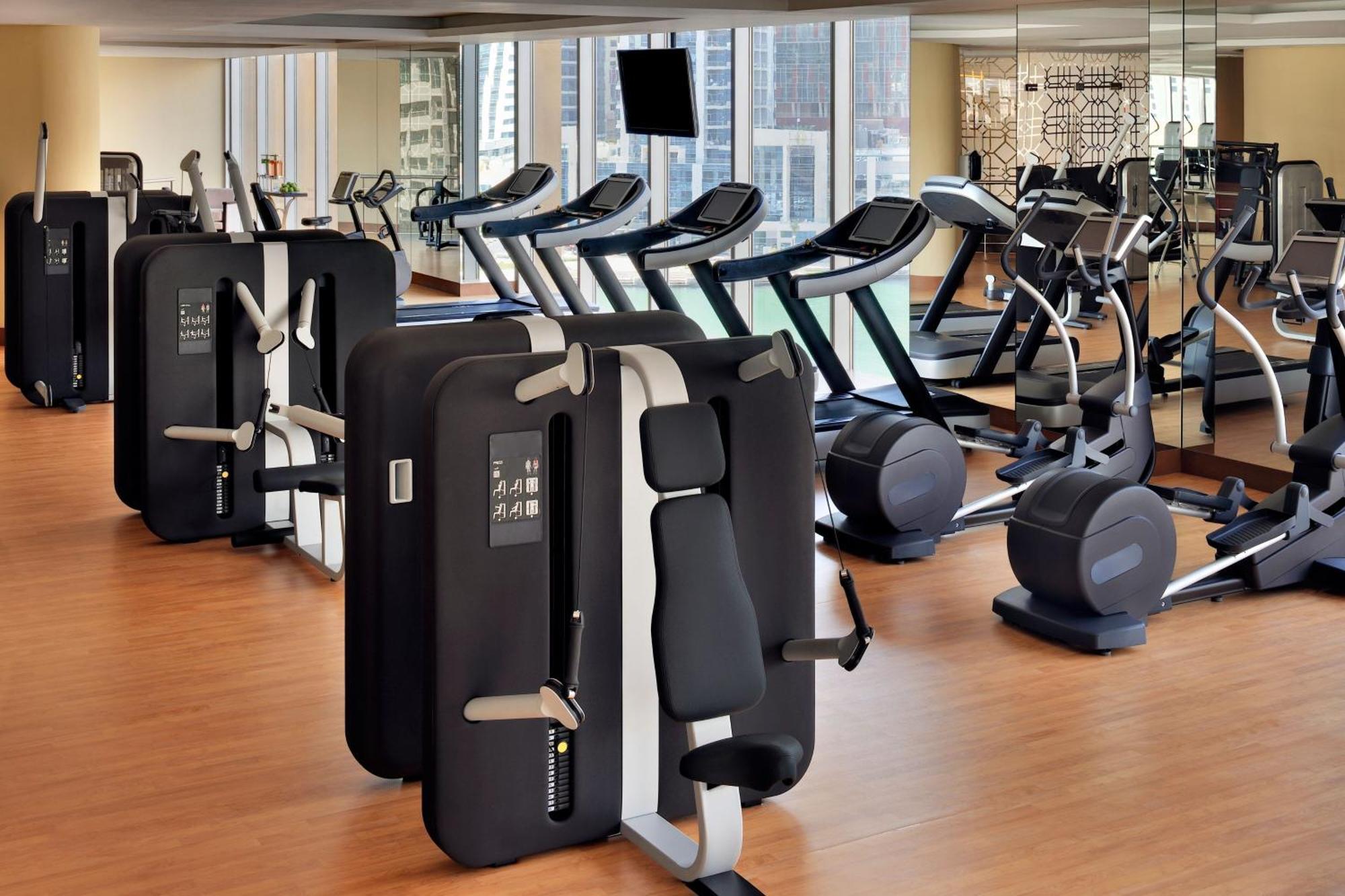 فندق العنوان مرسى دبي المظهر الخارجي الصورة The gym at the Conrad Dubai