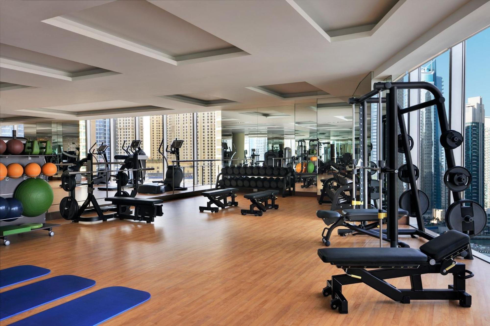 فندق العنوان مرسى دبي المظهر الخارجي الصورة The gym at the Westin