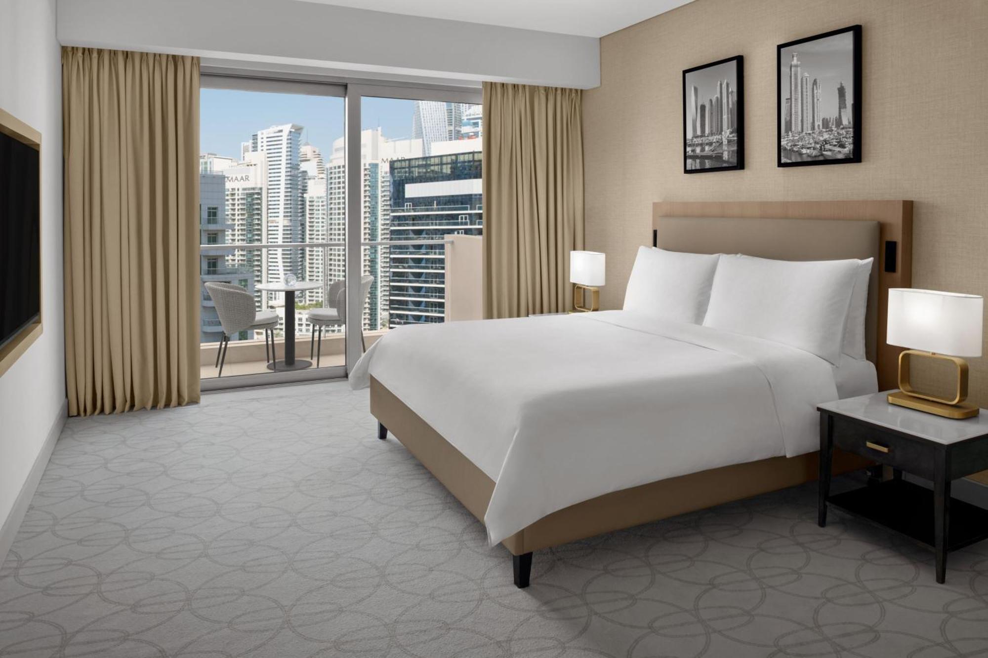 فندق العنوان مرسى دبي المظهر الخارجي الصورة A bedroom at the Ritz-Carlton, Downtown, Dubai